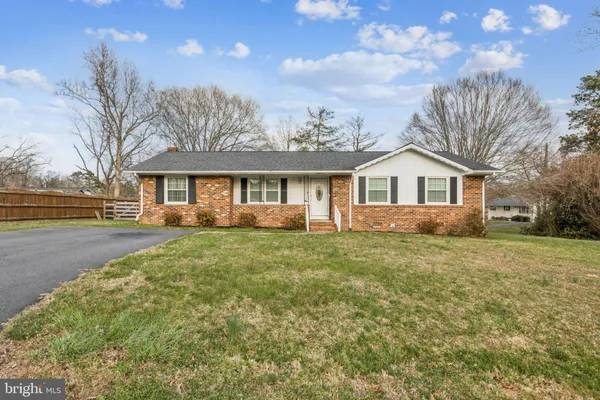 $399,900 | 2 Bell Air Court, Fredericksburg, VA 22405