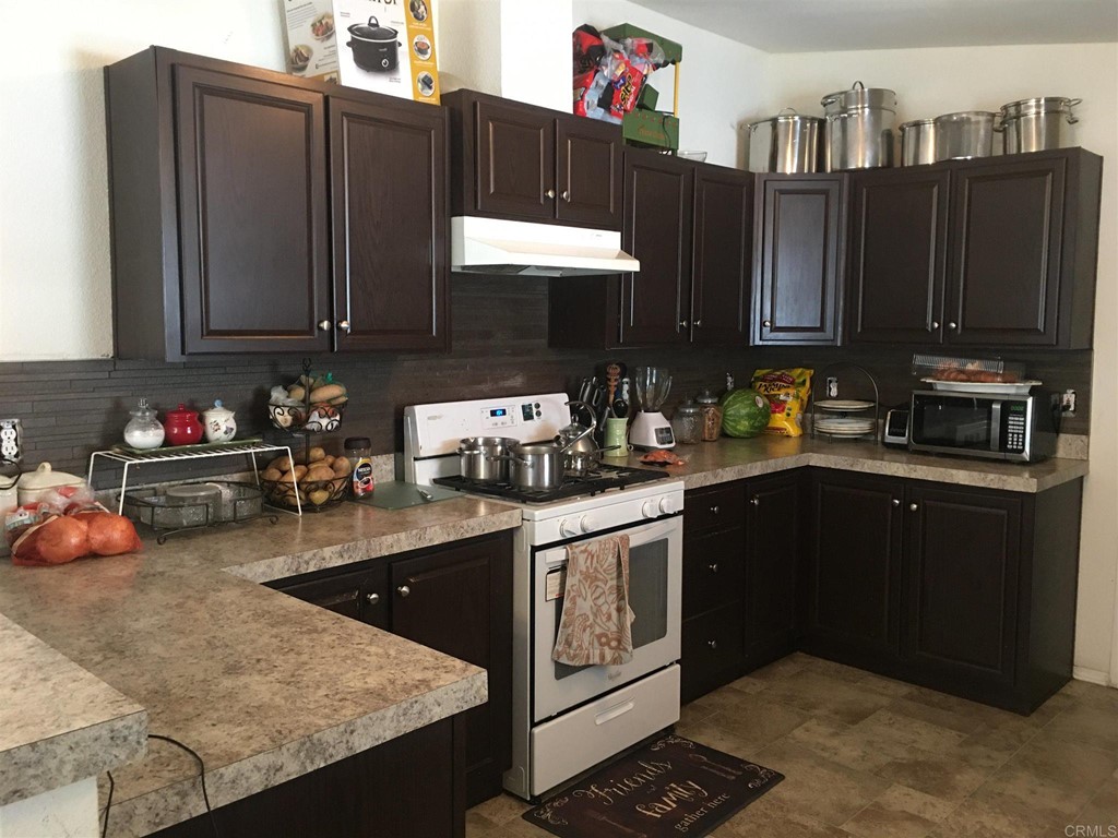 1638 Calavo Road, Unit 6 Fallbrook, CA 92028 - Photo 2 of 9 Gallery Image 2