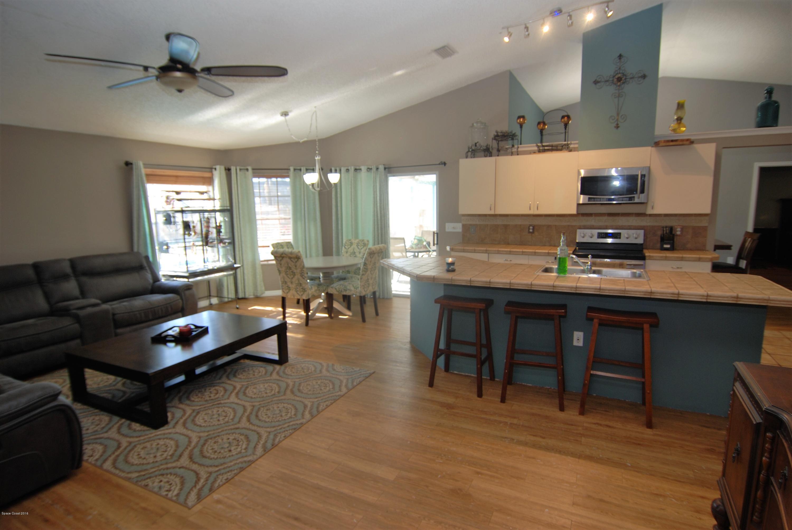 Spacious Kitchen and Family