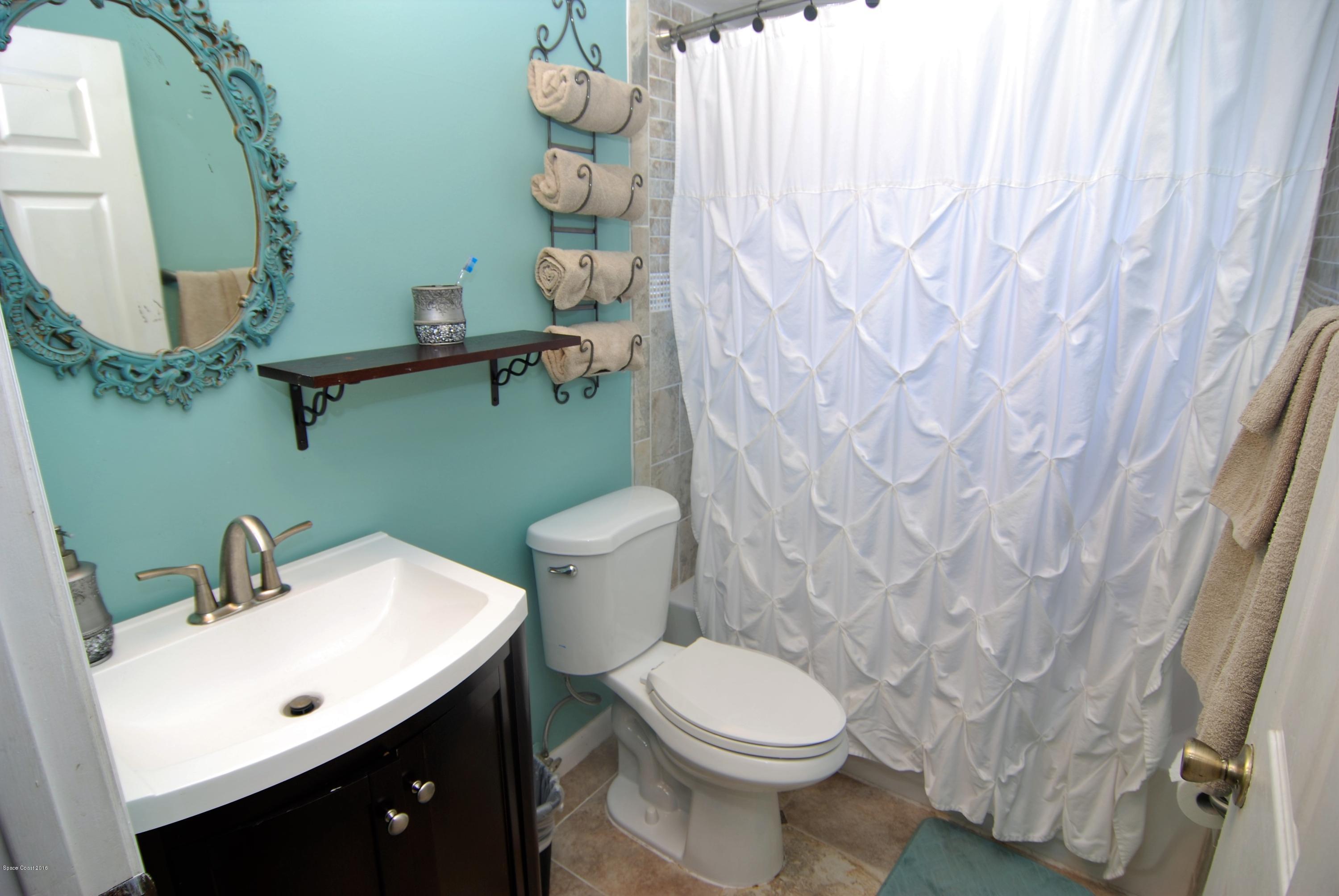 620 Crowberry Road Northeast Palm Bay, FL 32907 - Photo 12 of 17 Guest Bathroom