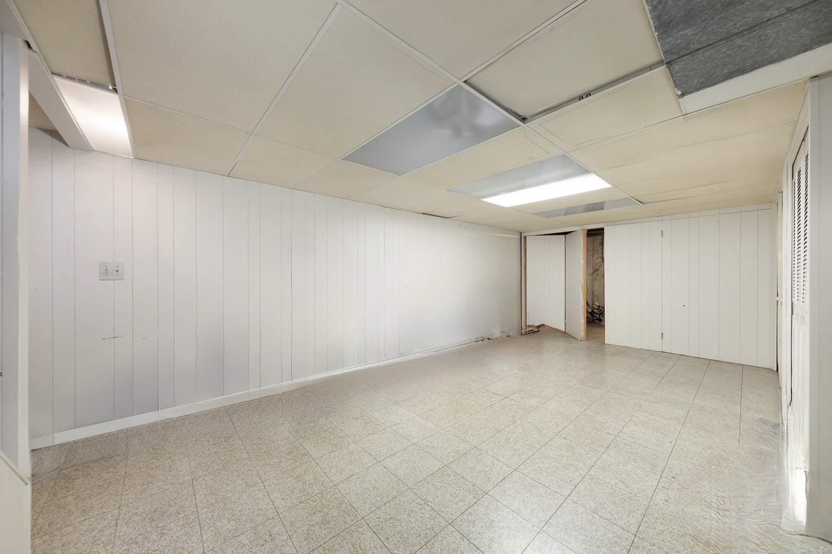 1236 Hercules Lane Naperville, IL 60540 - Photo 25 of 41 a view of an empty room