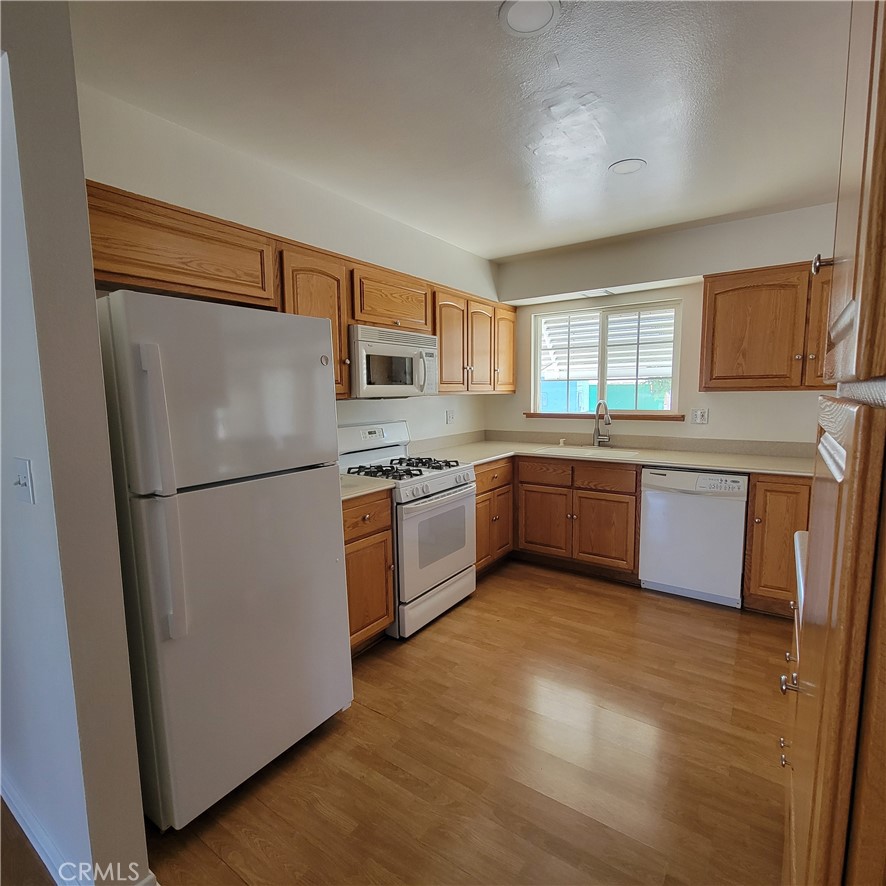 29084 Desert Hills Road Menifee, CA 92586 - Photo 7 of 22 Kitchen