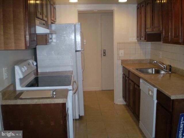 11647 Stoneview Square, Unit 88/2B Reston, VA 20191 - Photo 4 of 7