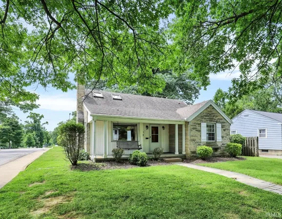 $2,900 | 916 East Maxwell Lane, Bloomington, IN 47401