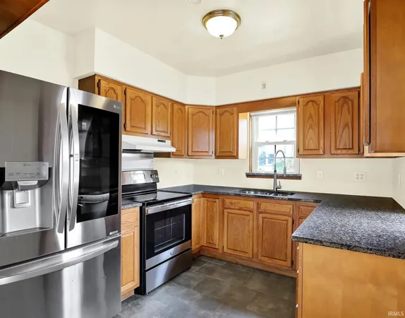 $2,900 | 916 East Maxwell Lane, Bloomington, IN 47401