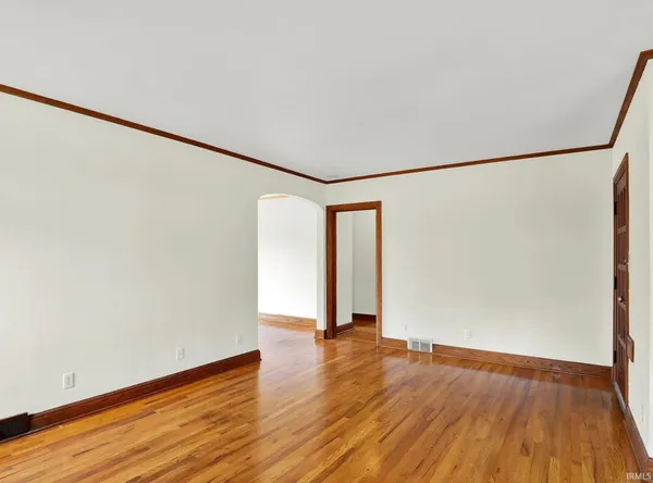 $2,900 | 916 East Maxwell Lane, Bloomington, IN 47401