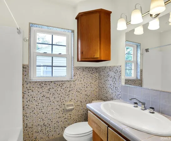 $2,900 | 916 East Maxwell Lane, Bloomington, IN 47401