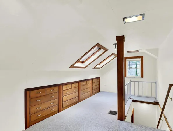 $2,900 | 916 East Maxwell Lane, Bloomington, IN 47401