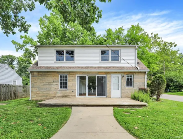 $2,900 | 916 East Maxwell Lane, Bloomington, IN 47401