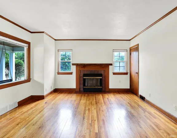 $2,900 | 916 East Maxwell Lane, Bloomington, IN 47401