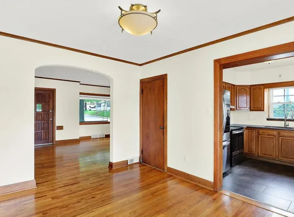 $2,900 | 916 East Maxwell Lane, Bloomington, IN 47401