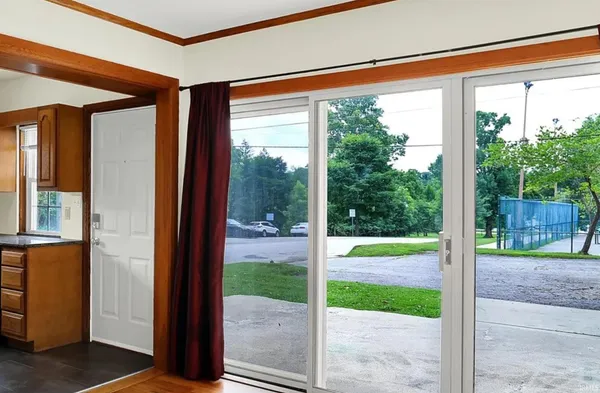 $2,900 | 916 East Maxwell Lane, Bloomington, IN 47401