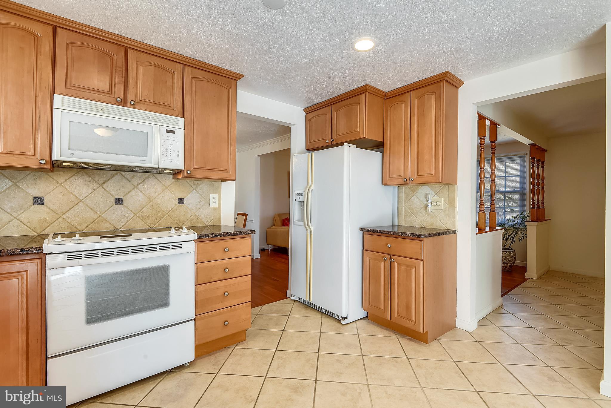 9401 Huntmaster Road Laytonsville, MD 20882 - Photo 14 of 56 Granite countertops and ceramic splash walls