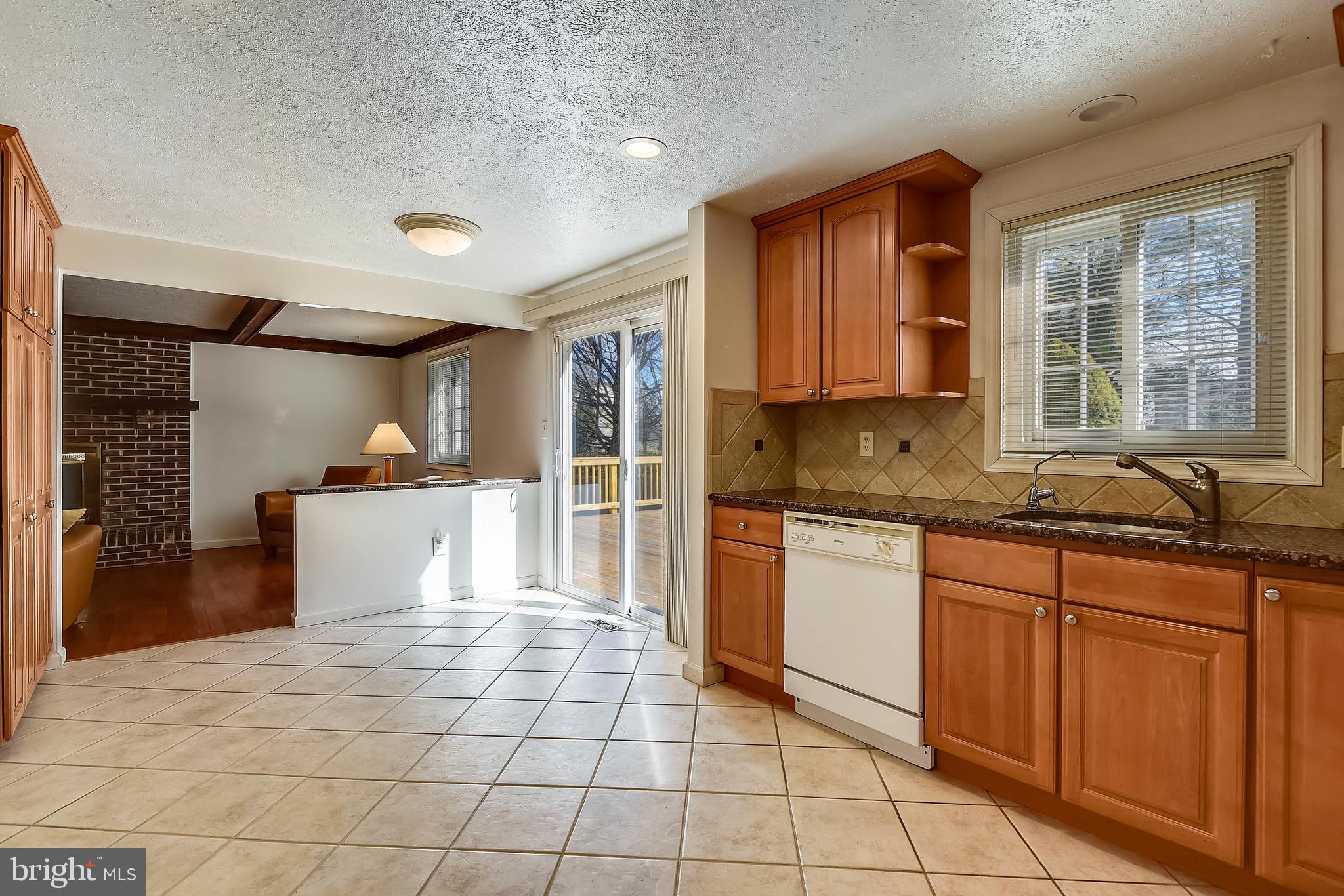 9401 Huntmaster Road Laytonsville, MD 20882 - Photo 15 of 56 Kitchen is open to breakfast area & foyer