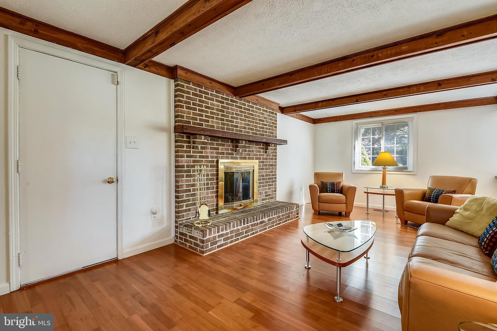 9401 Huntmaster Road Laytonsville, MD 20882 - Photo 23 of 56 Family room has service door to the garage