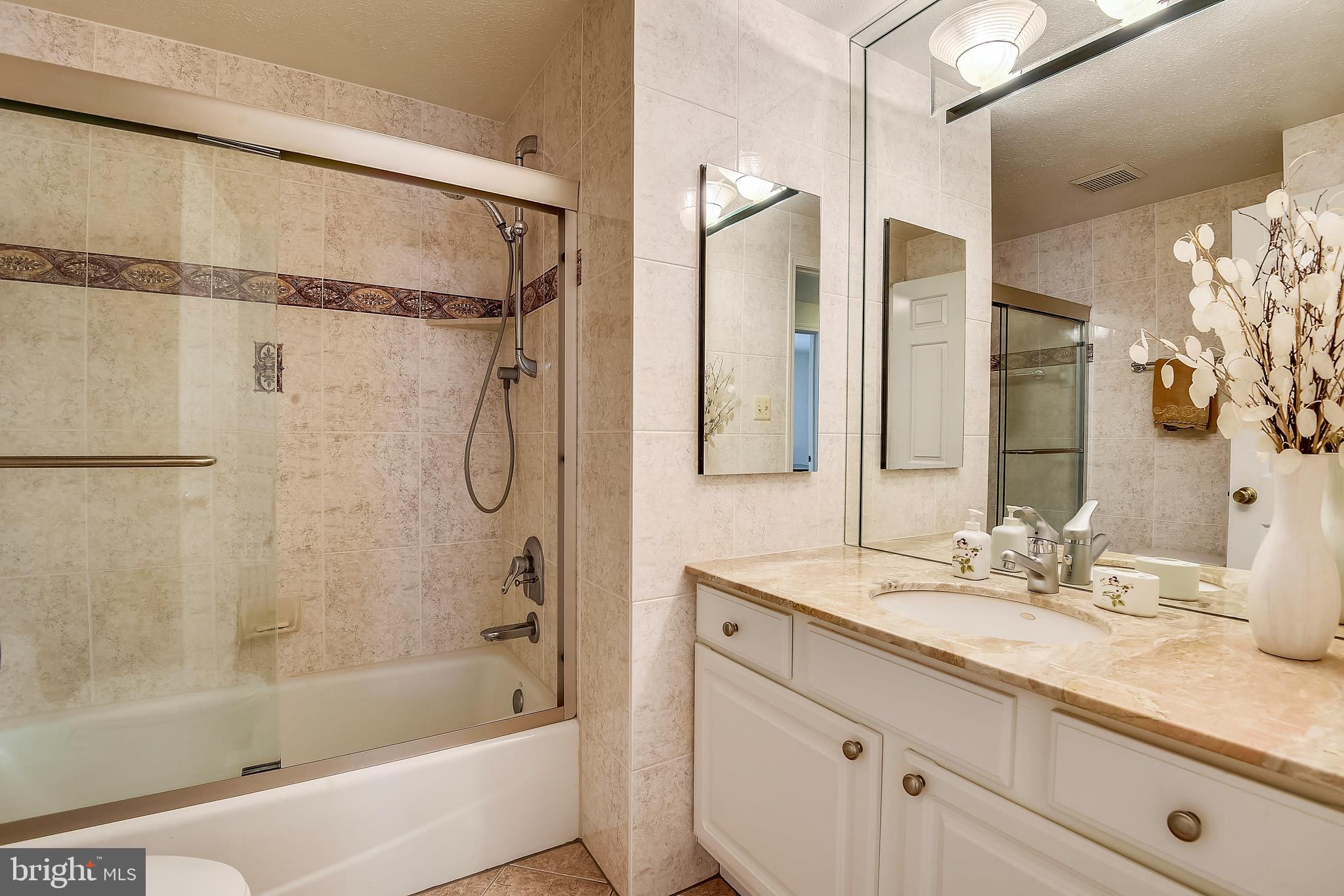 9401 Huntmaster Road Laytonsville, MD 20882 - Photo 34 of 56 Updated hall bath on the bedroom level