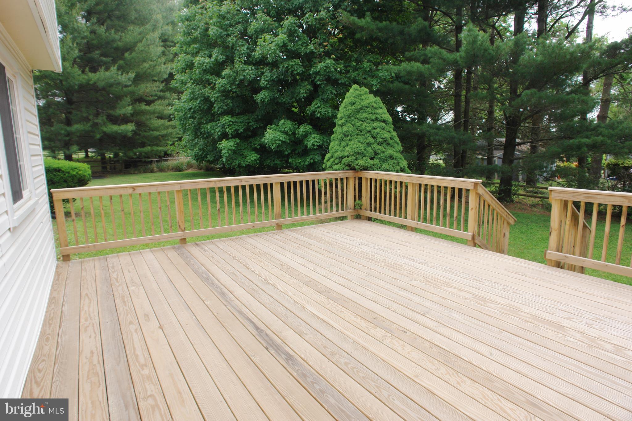 9401 Huntmaster Road Laytonsville, MD 20882 - Photo 48 of 56 Brand new deck