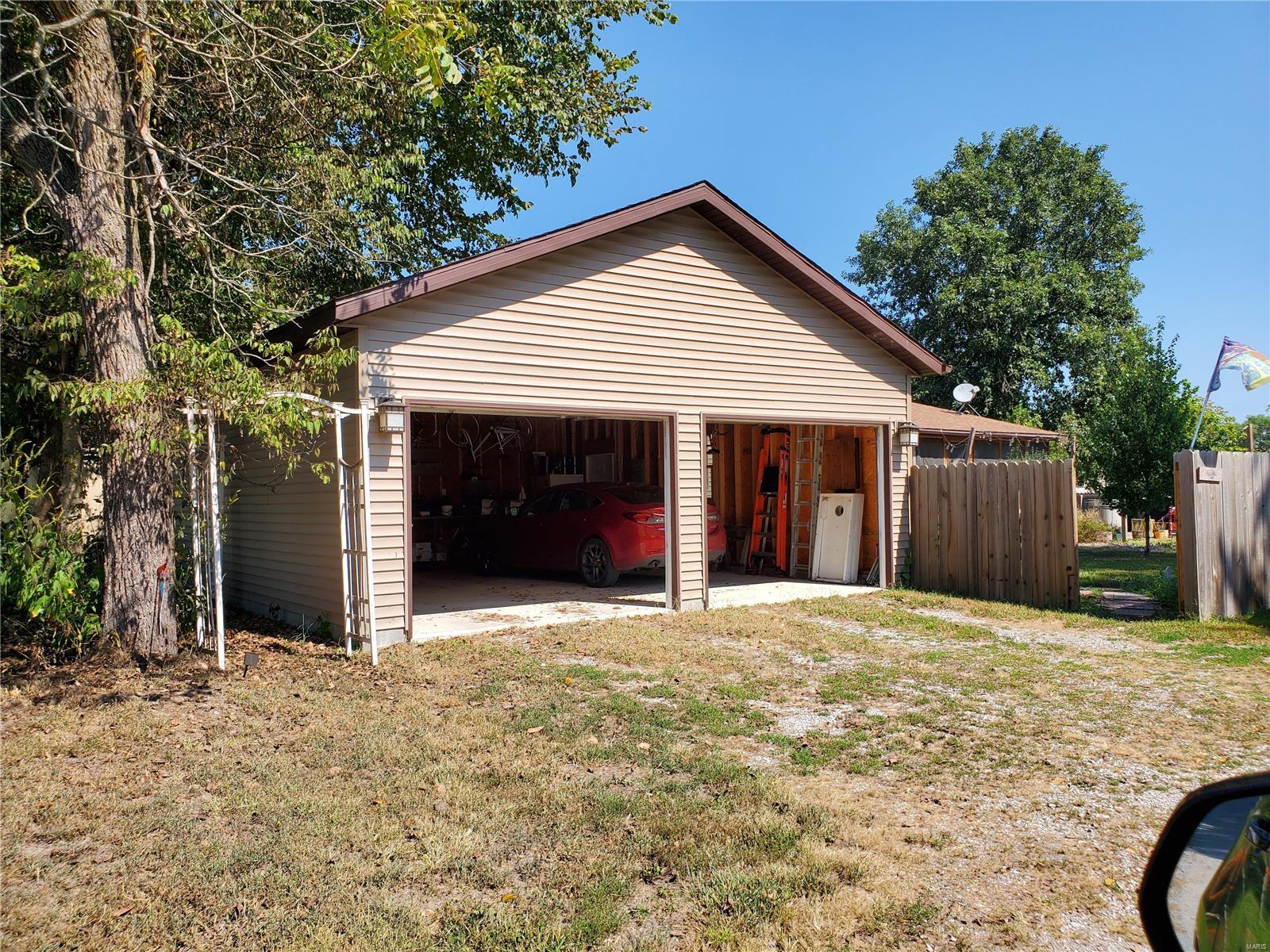 242 Main Street Radom, IL 62808 - Photo 3 of 34 Gallery Image 3