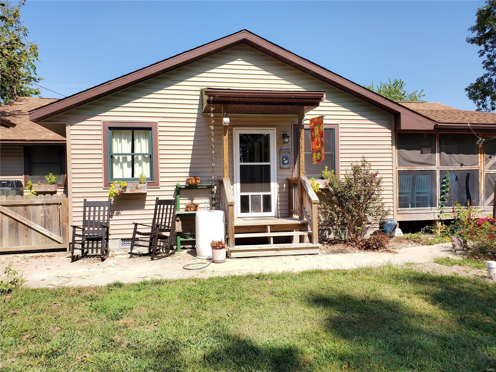 242 Main Street Radom, IL 62808 - Photo 4 of 34 Gallery Image 4