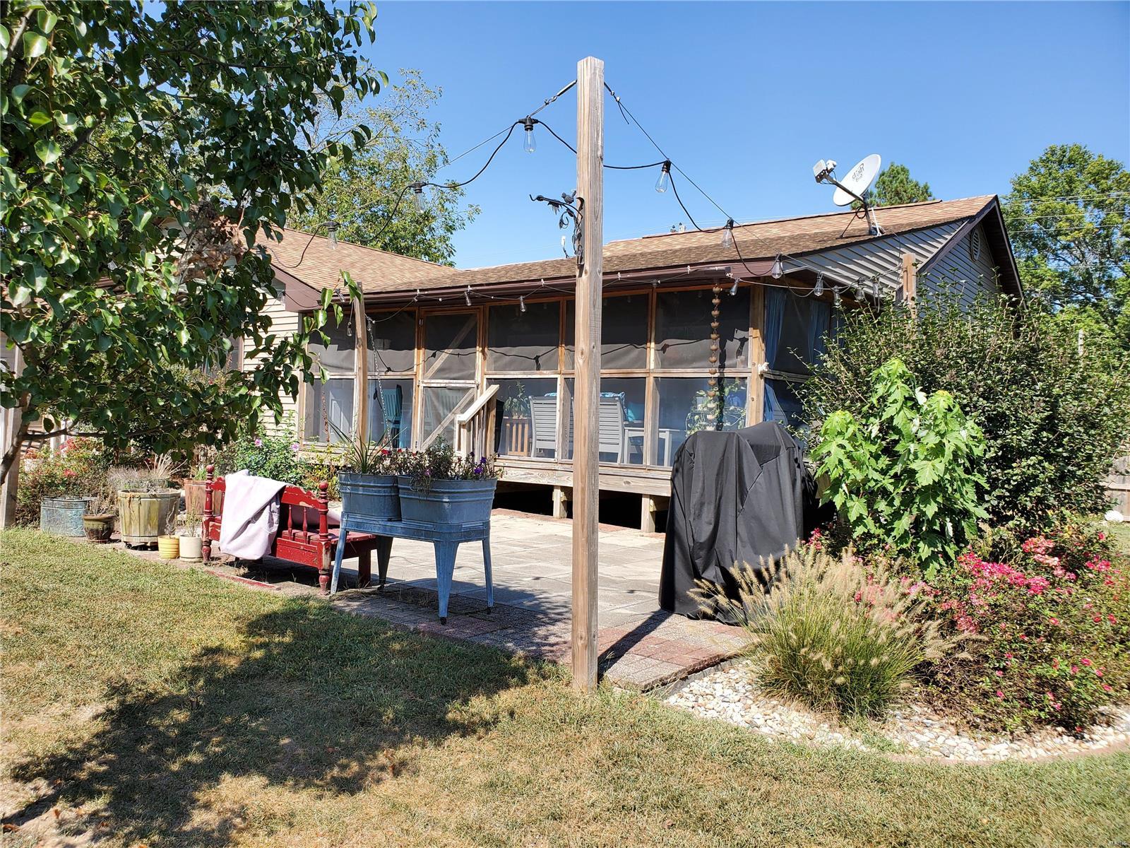 242 Main Street Radom, IL 62808 - Photo 5 of 34 Gallery Image 5