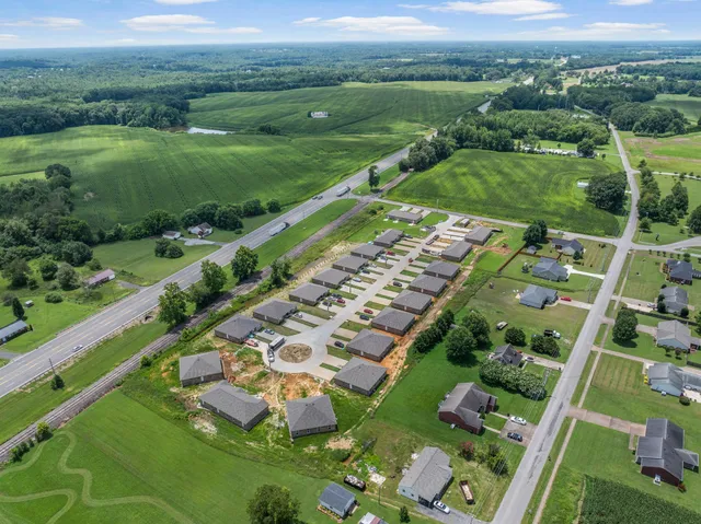 a view of a house with backyard