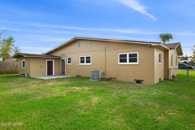 $2,200 | 1528 Oak Avenue, Panama City, FL 32405