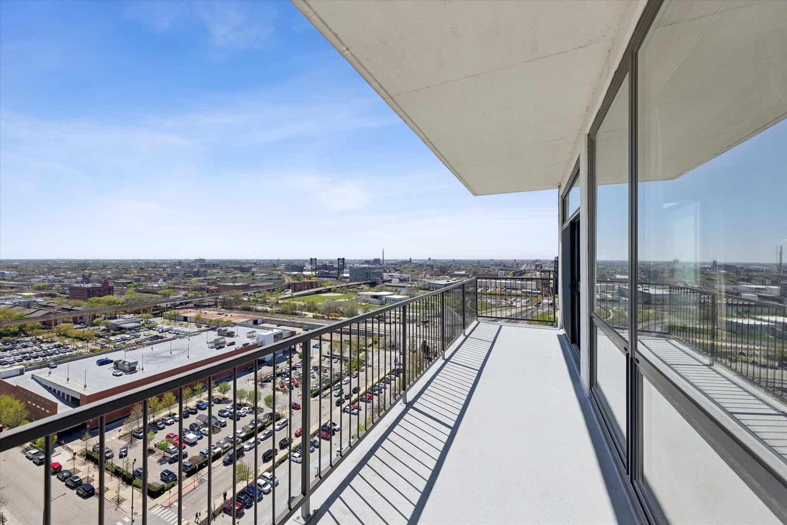 1530 South State Street, Unit 17R Chicago, IL 60605 - Photo 31 of 44 a view of a balcony with city