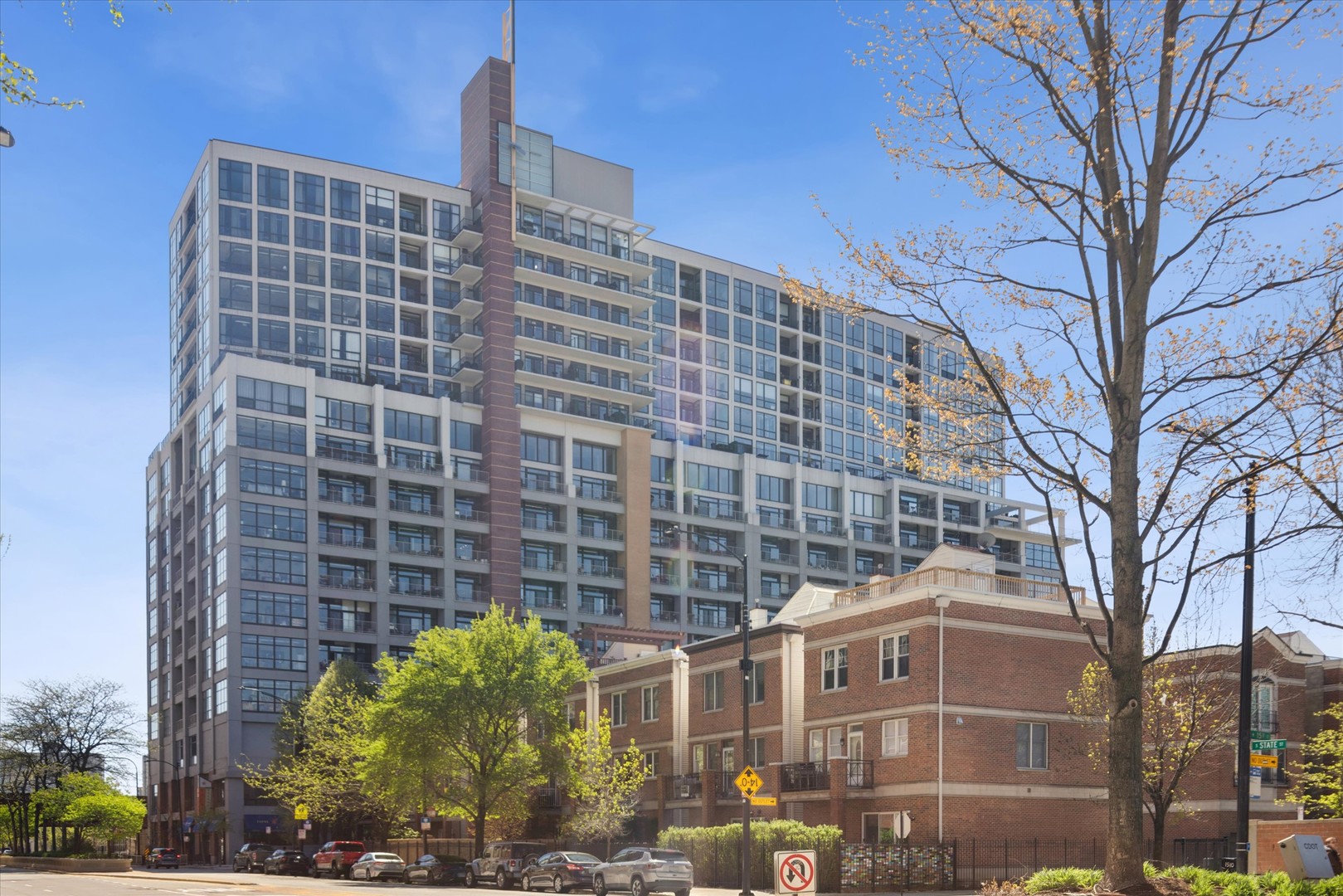 1530 South State Street, Unit 17R Chicago, IL 60605 - Photo 43 of 44 a front view of a building