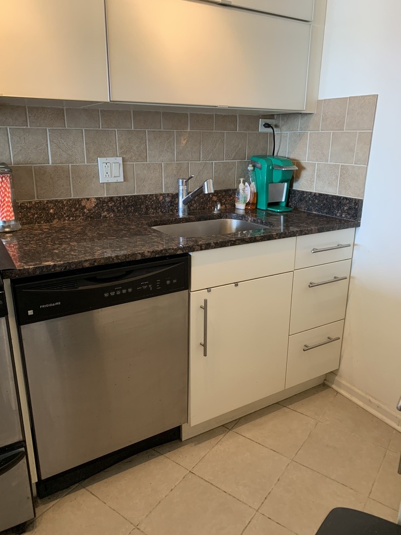 300 North State Street, Unit 4710 Chicago, IL 60654 - Photo 10 of 17