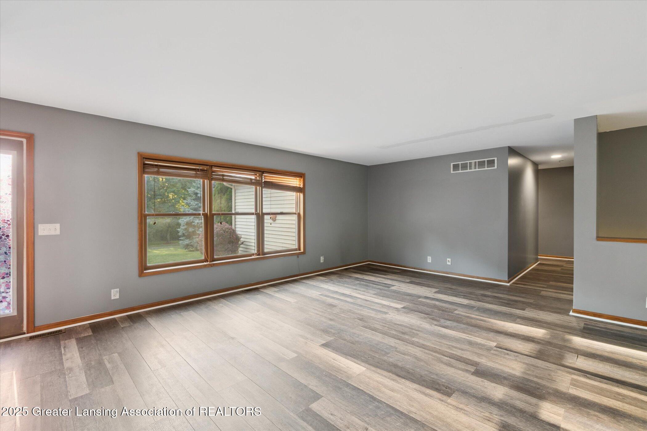 6039 West Beard Road Perry, MI 48872 - Photo 13 of 70 Living Room