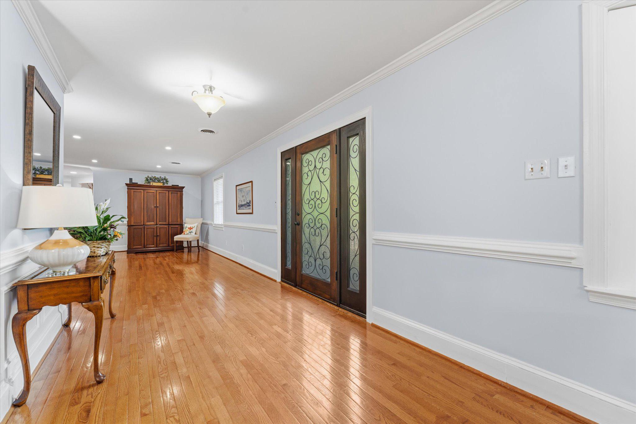 3800 Mountain Road Haymarket, VA 20169 - Photo 10 of 73 Main entrance foyer.