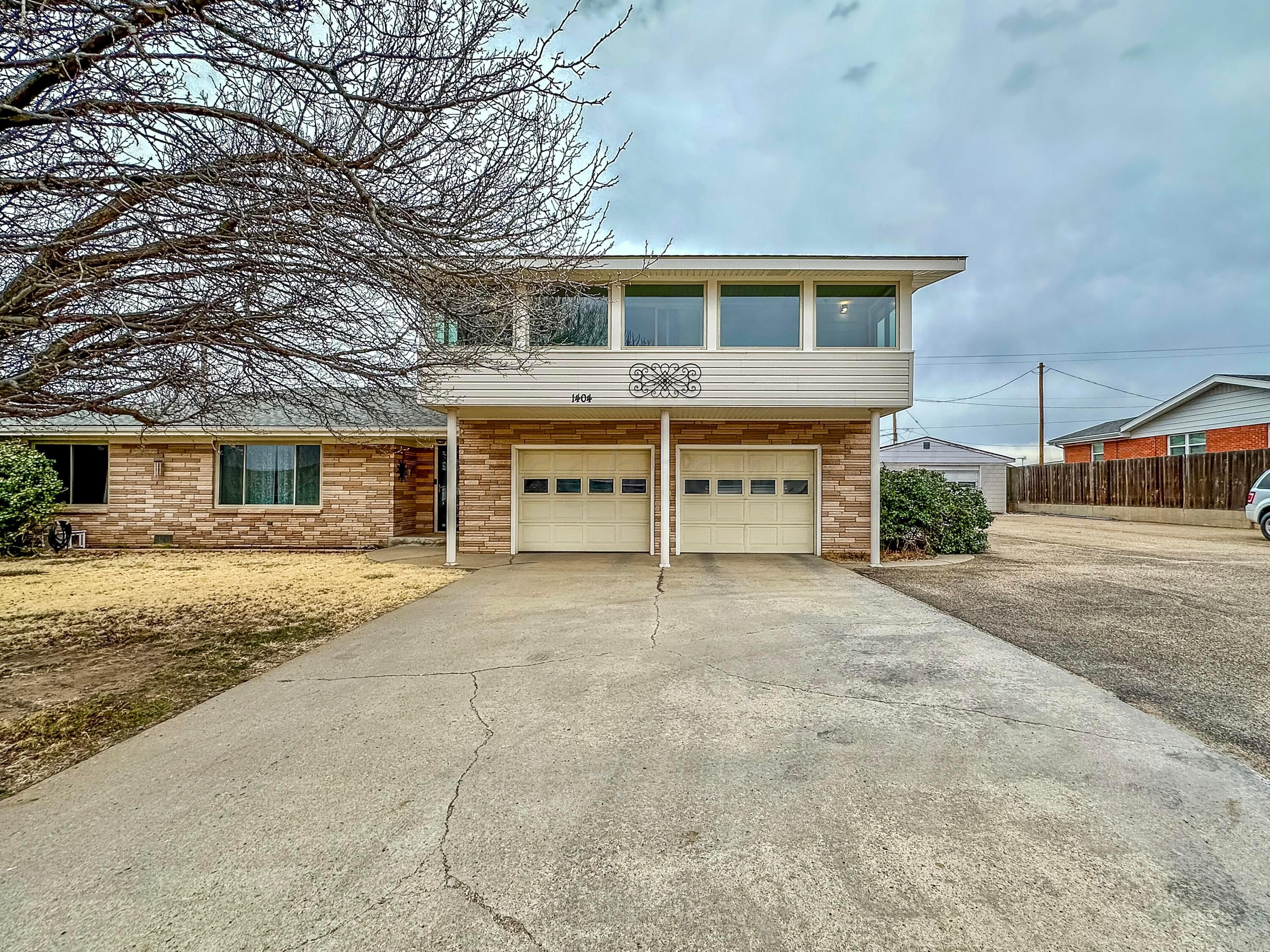 1404 Primrose Lane Borger, TX 79007 - Photo 2 of 27 front view of a house with a yard