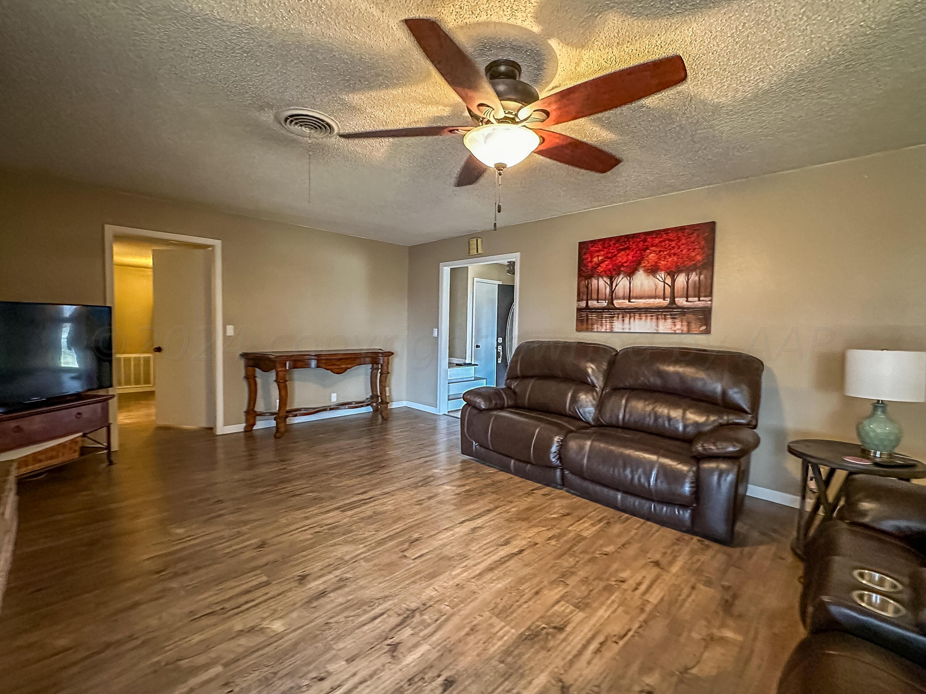 1404 Primrose Lane Borger, TX 79007 - Photo 7 of 27 a living room with furniture and a flat screen tv