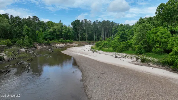 $360,000 | 570 Mississippi Summit, Summit, MS 39666