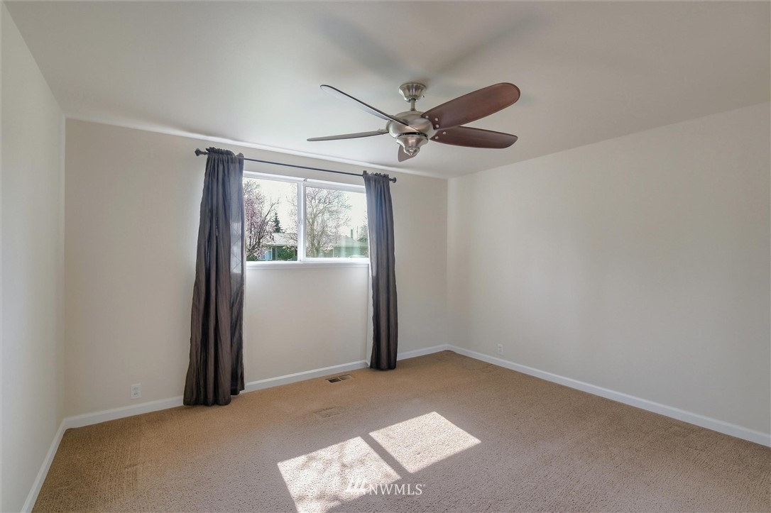 11652 Southeast 164th Street Renton, WA 98058 - Photo 17 of 27 Gallery Image 17