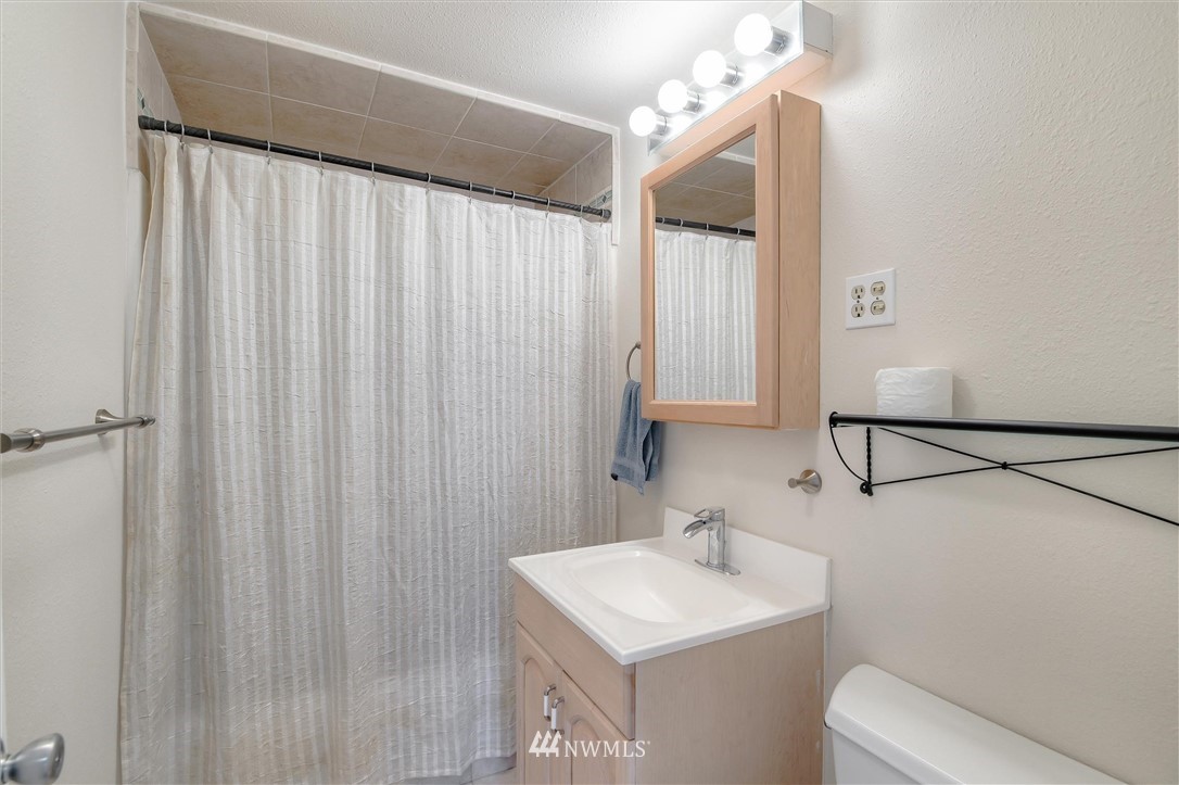 11652 Southeast 164th Street Renton, WA 98058 - Photo 21 of 27 Gallery Image 21