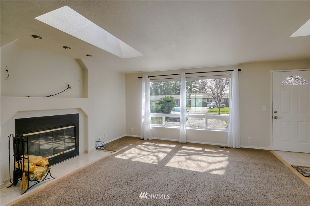 11652 Southeast 164th Street Renton, WA 98058 - Photo 5 of 27 Gallery Image 5