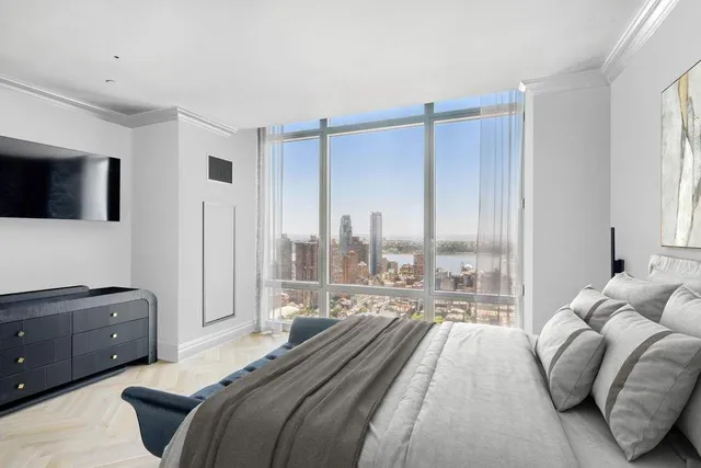 a bathroom with a toilet and a mirror