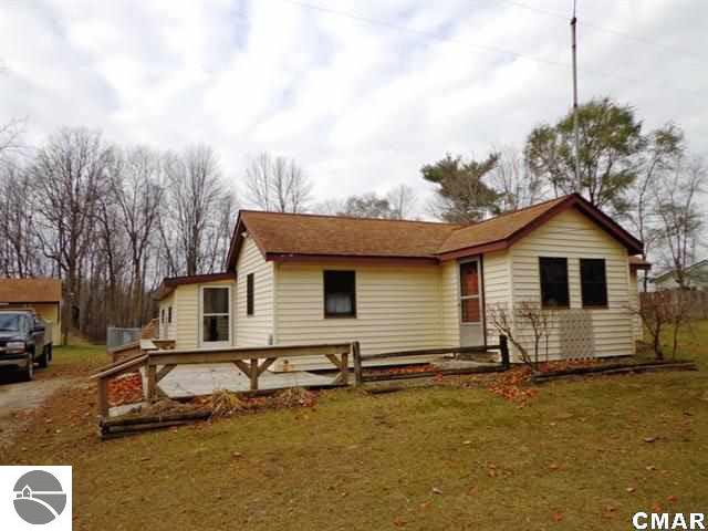 1281 North Pingree Road Sumner, MI 48889 - Photo 17 of 21 1769613-16.JPG