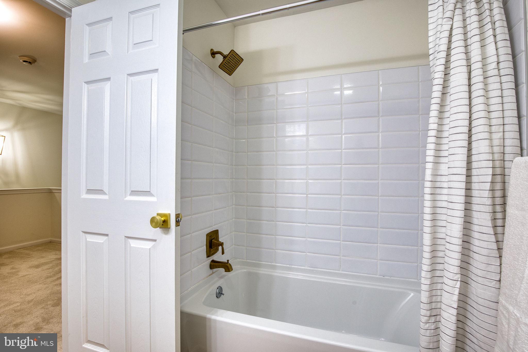 107 Walker Road Royersford, PA 19468 - Photo 33 of 41 a bathroom with a bathtub
