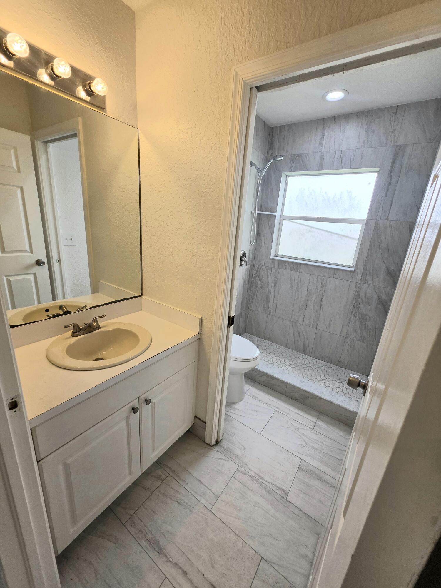 569 East Ridge Circle North Boynton Beach, FL 33435 - Photo 14 of 25 20260603_143613(1)