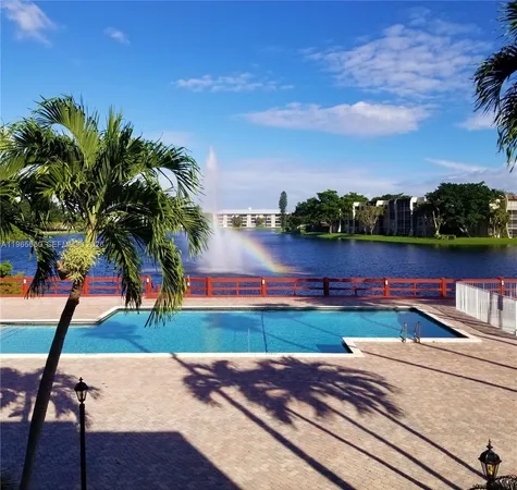 $1,800 | 9470 Poinciana Place, Unit 301, Davie, FL 33324