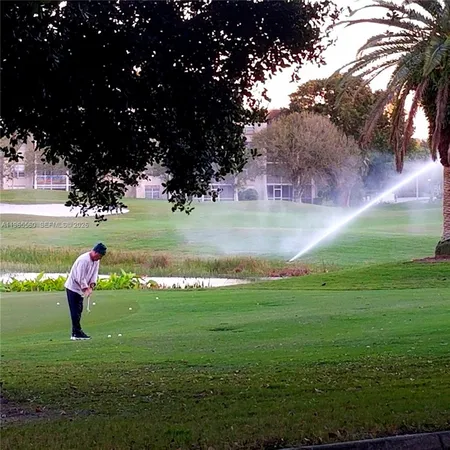 $1,800 | 9470 Poinciana Place, Unit 301, Davie, FL 33324