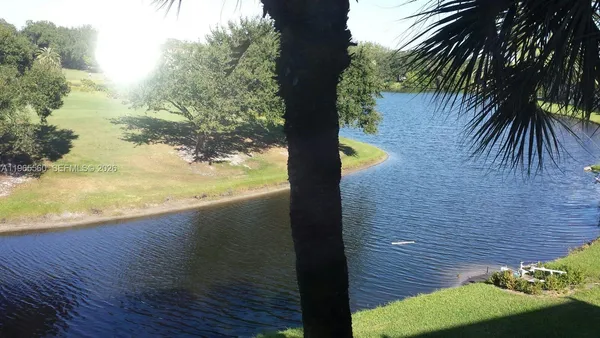 $1,800 | 9470 Poinciana Place, Unit 301, Davie, FL 33324