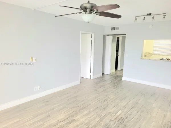 $1,800 | 9470 Poinciana Place, Unit 301, Davie, FL 33324