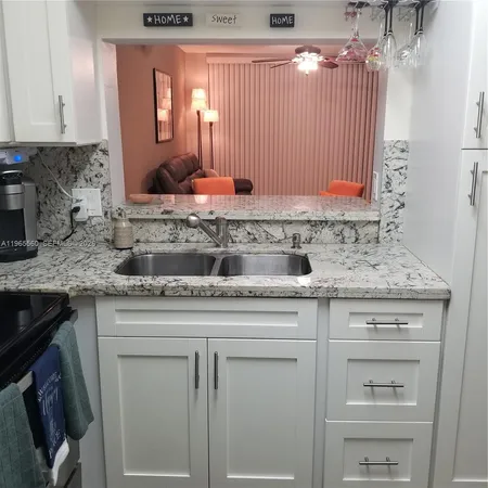 $1,800 | 9470 Poinciana Place, Unit 301, Davie, FL 33324