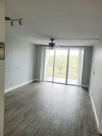 $1,800 | 9470 Poinciana Place, Unit 301, Davie, FL 33324