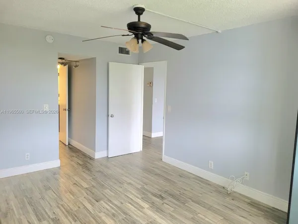 $1,800 | 9470 Poinciana Place, Unit 301, Davie, FL 33324