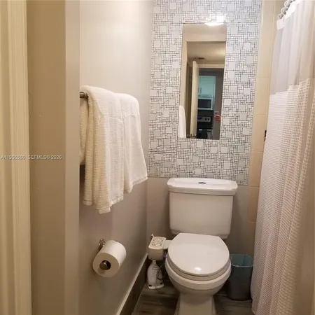 $1,800 | 9470 Poinciana Place, Unit 301, Davie, FL 33324