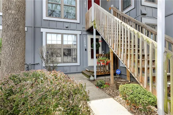 $179,900 | 12609 West 110th Terrace, Overland Park, KS 66210